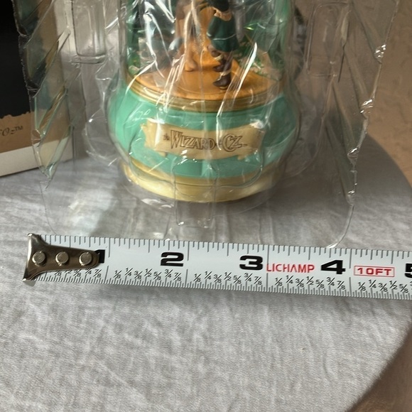 Hallmark: 1996 Keepsake Ornament- Emerald City- The Wizard of Oz- Light, Motion - Picture 10 of 16